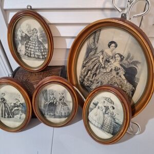 Vintage Style Oval Wall Frame Set in Warm Brown and Gold